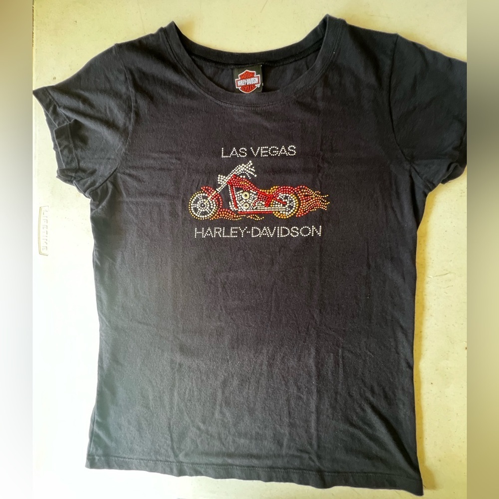 HARLEY-DAVIDSON LAS VEGAS LADIES BLACK TEE w/RED & GOLD RHINESTONES & STUDS
XL